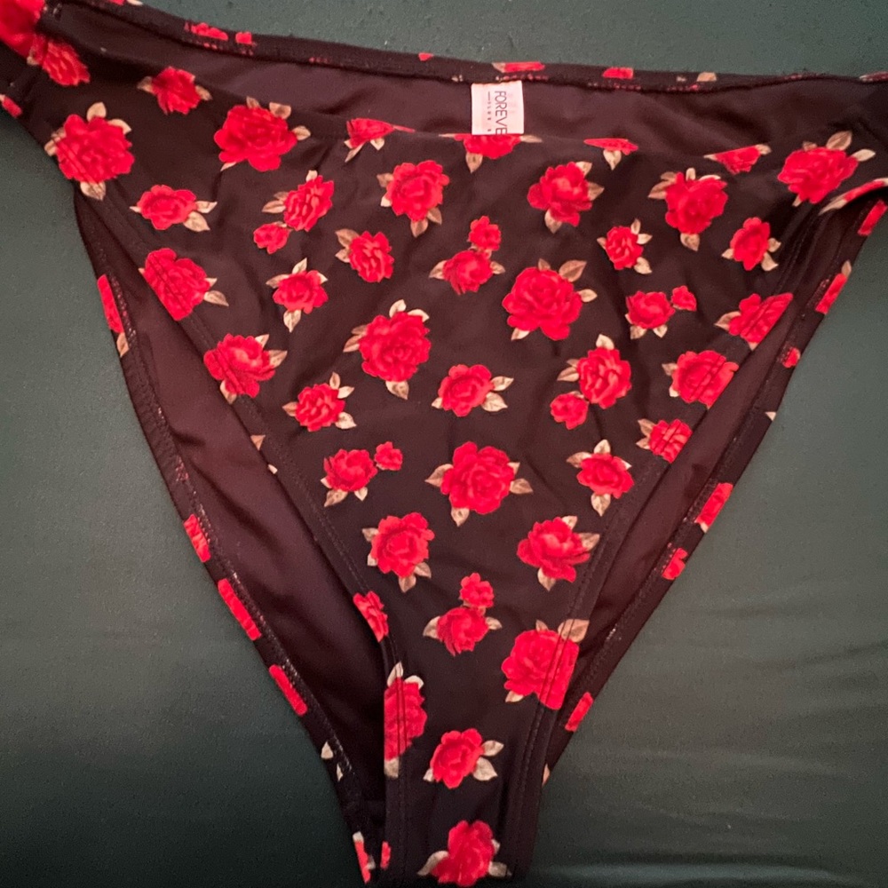 Forever 21 Plus Size 2X Black & Red Floral Strappy Bikini Bottoms.